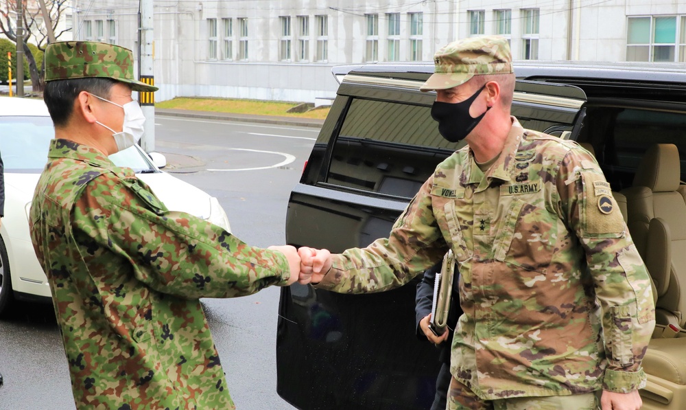 USARJ commander visits Northern Army for first time