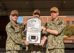 SUBFOR Commander Presents Awards to Sub Crews in Kings Bay