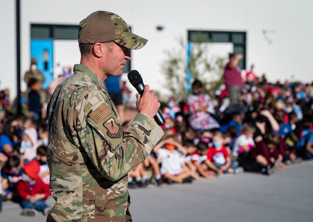 Dyer speaks at Veterans Day event