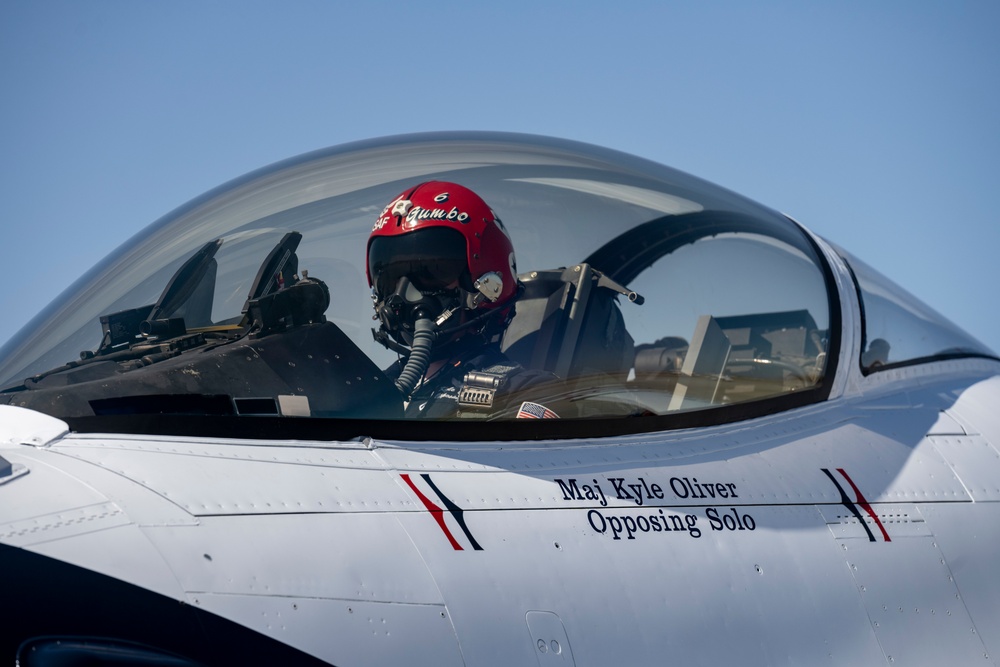 Thunderbirds &amp; Blue Angels Train in El Centro 2021