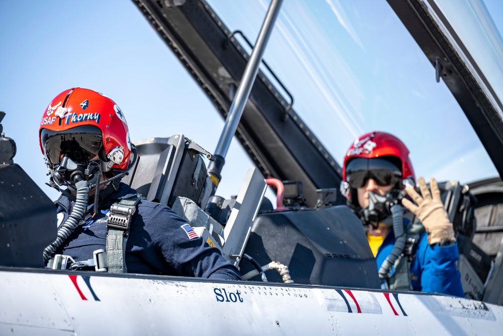 Thunderbirds &amp; Blue Angels Train in El Centro 2021