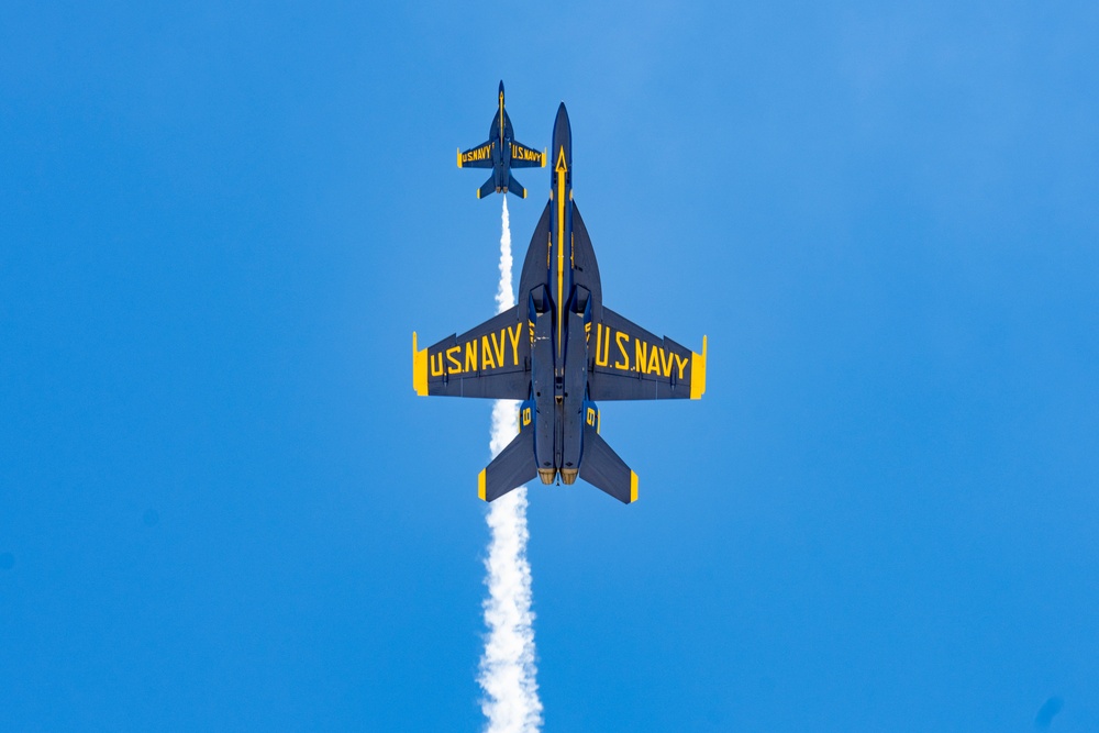 Thunderbirds &amp; Blue Angels Train in El Centro 2021