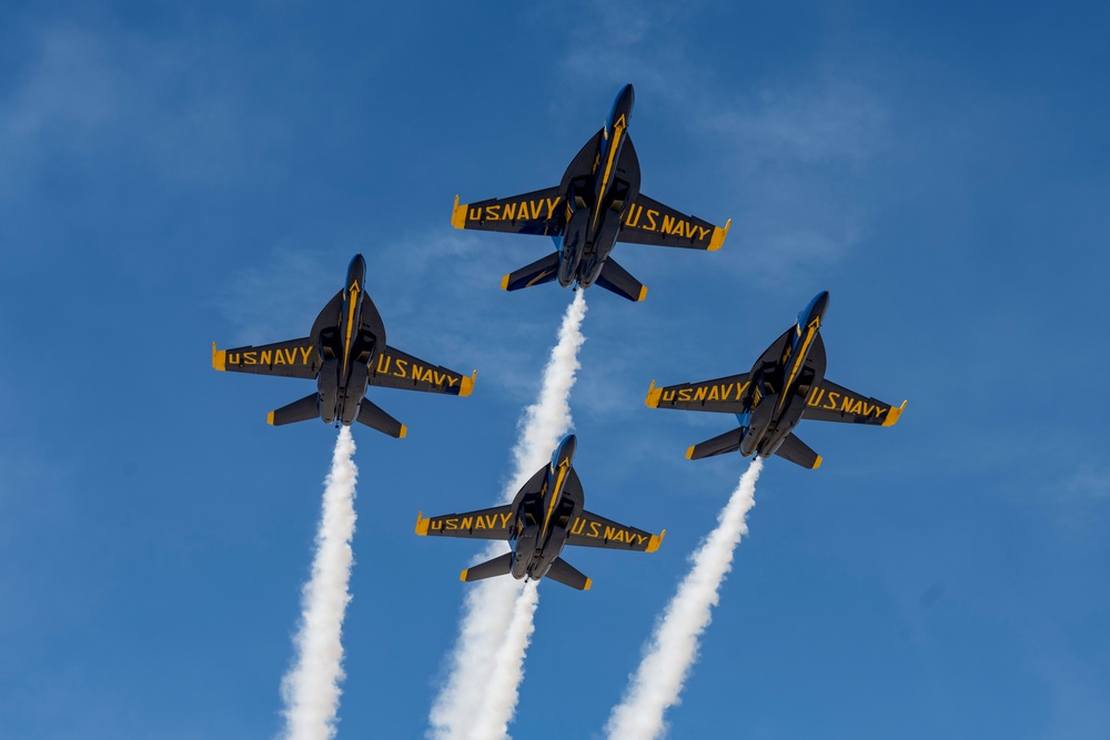 Thunderbirds &amp; Blue Angels Train in El Centro 2021