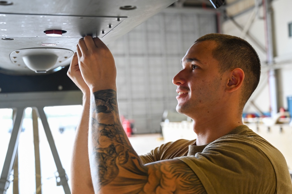 Dedicated crew chief sharpens skills during Exercise ACE Reaper