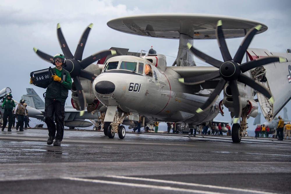 USS Carl Vinson (CVN 70) Conducts Flight Operations in Philippine Sea