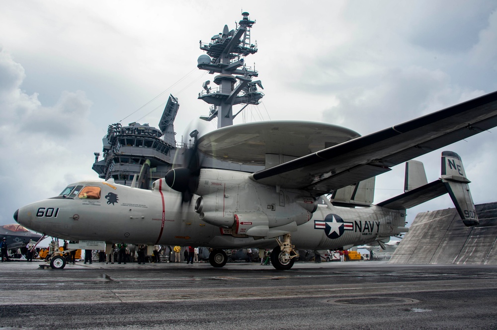USS Carl Vinson (CVN 70) Conducts Flight Operations in Philippine Sea