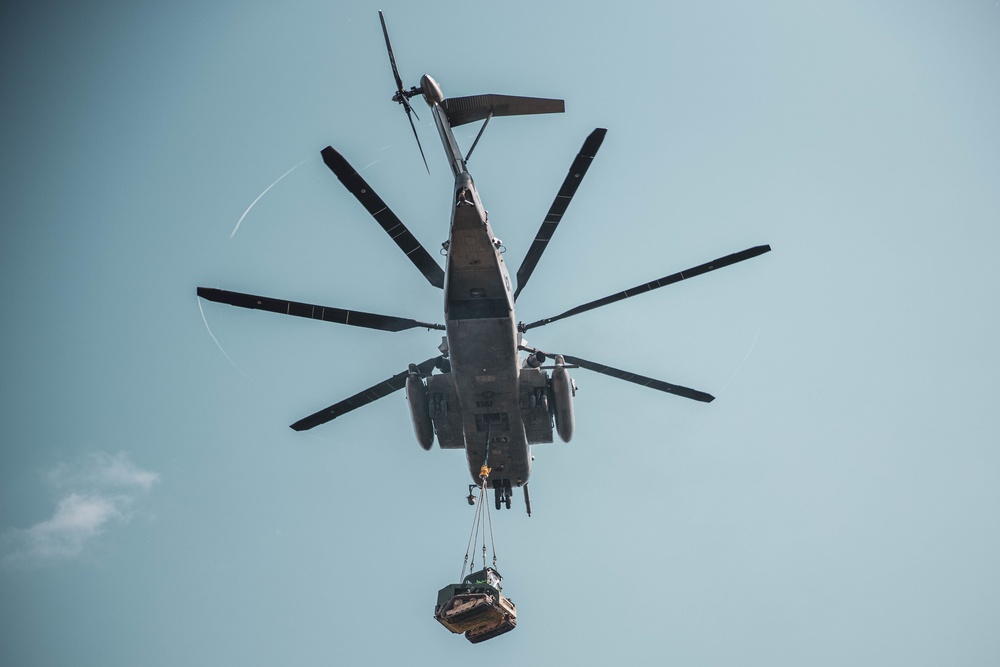 MWSS-172 ENGINEER CO. CLEARS LZ FOR JWTC