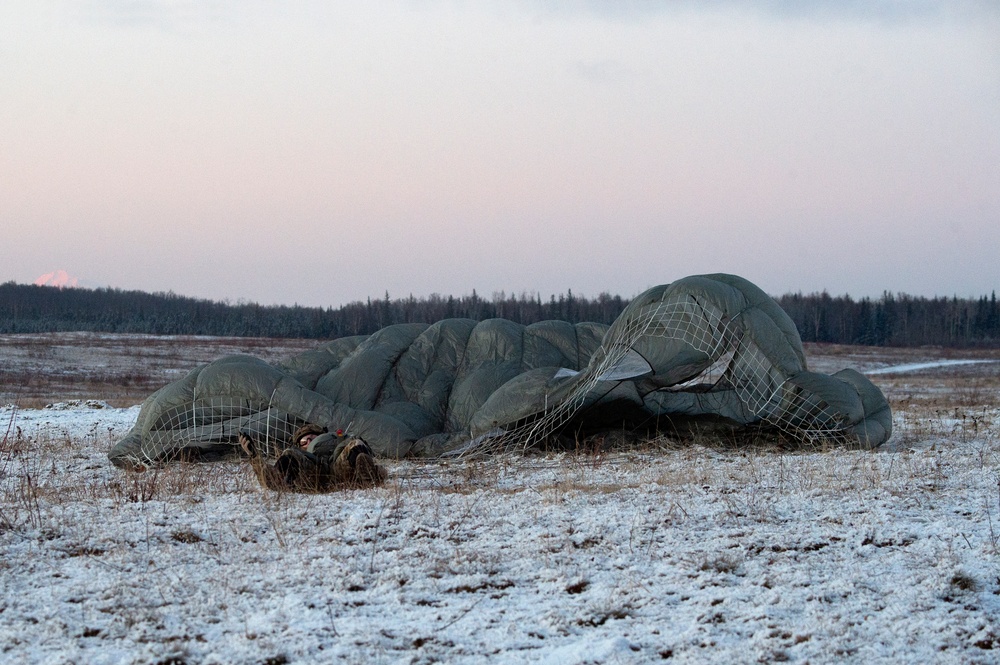Air Force special warfare Airmen, Army aviators conduct joint airborne training at JBER