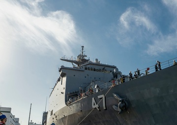 USS Rushmore arrives at CFAS