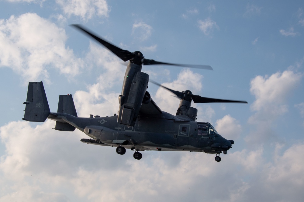 USS America (LHA 6) Conducts Flight Operations