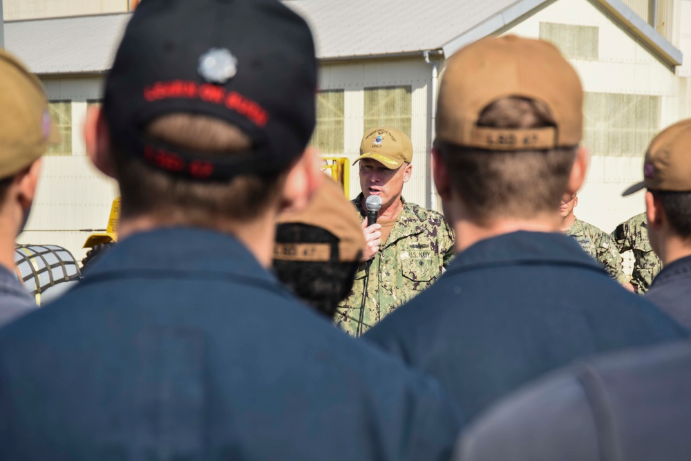 Rear Adm. Chris Engdahl meets USS Rushmore (LSD 47)