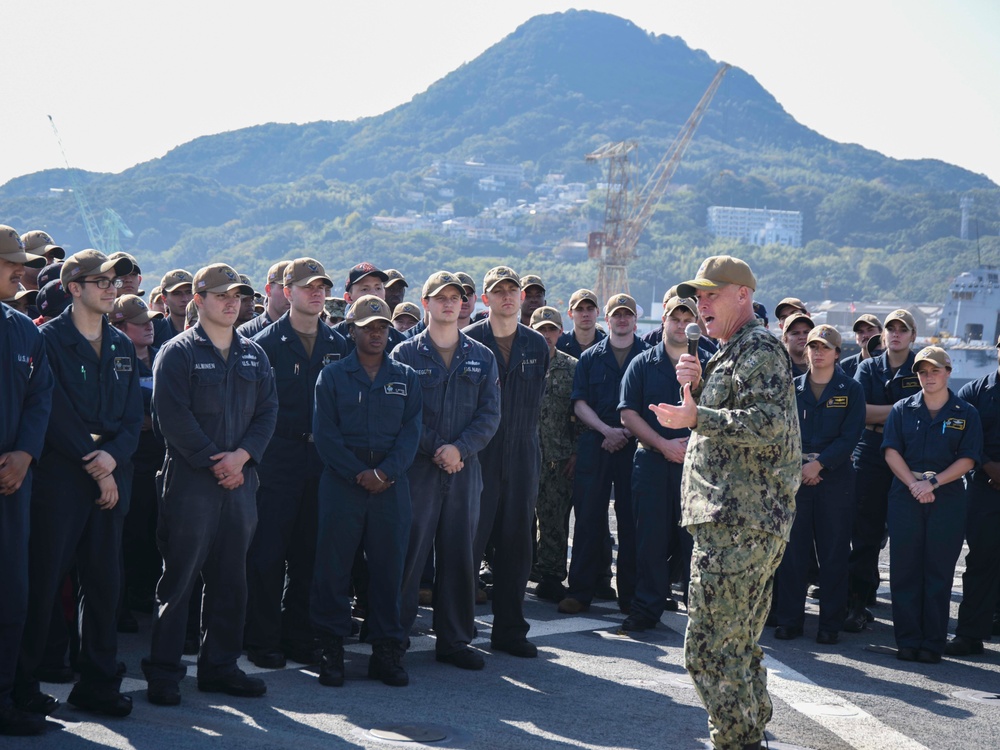 Rear Adm. Chris Engdahl meets USS Rushmore (LSD 47)