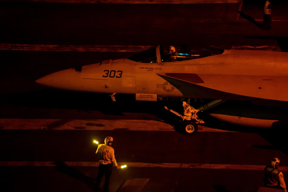 USS Carl Vinson (CVN 70) Conducts Night-Time Flight Operations