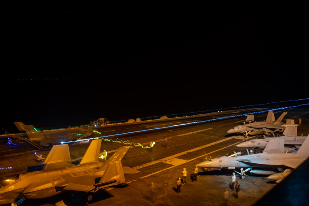 USS Carl Vinson (CVN 70) Conducts Night-Time Flight Operations