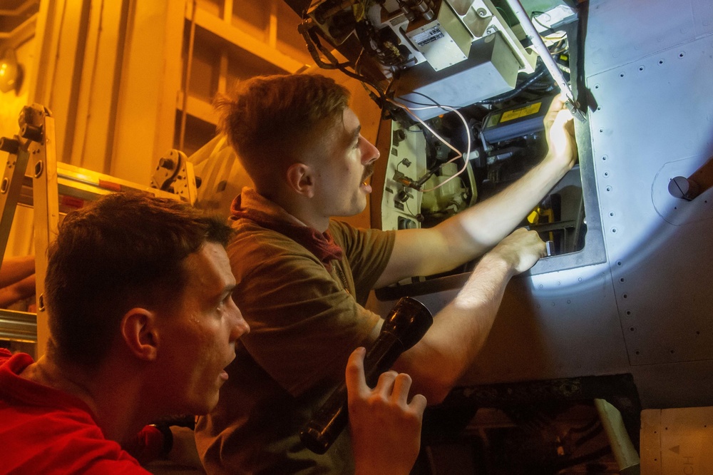 USS Carl Vinson (CVN 70) Sailors Conduct Maintenance in the Philippine Sea