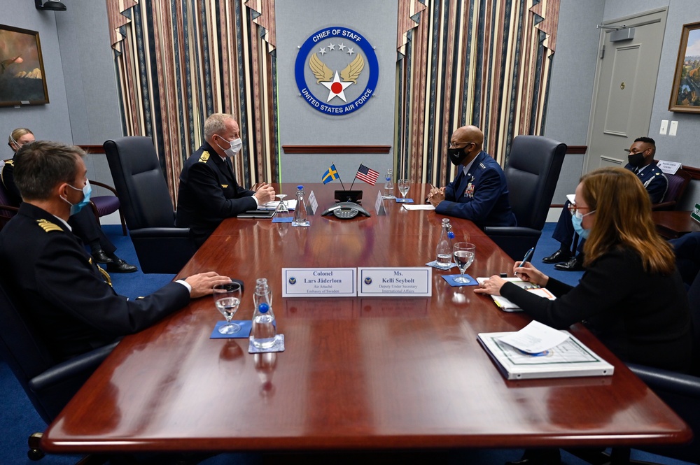 CSAF Brown meets Swedish Maj. Gen. Edstrom