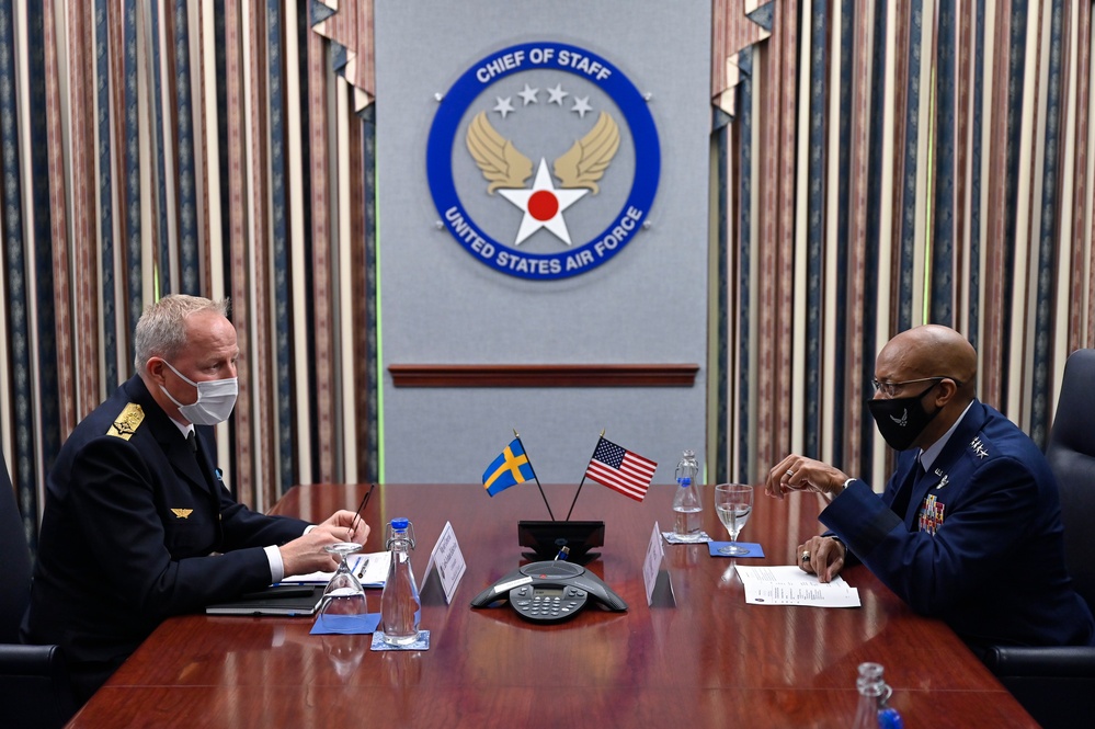 CSAF Brown meets Swedish Maj. Gen. Edstrom