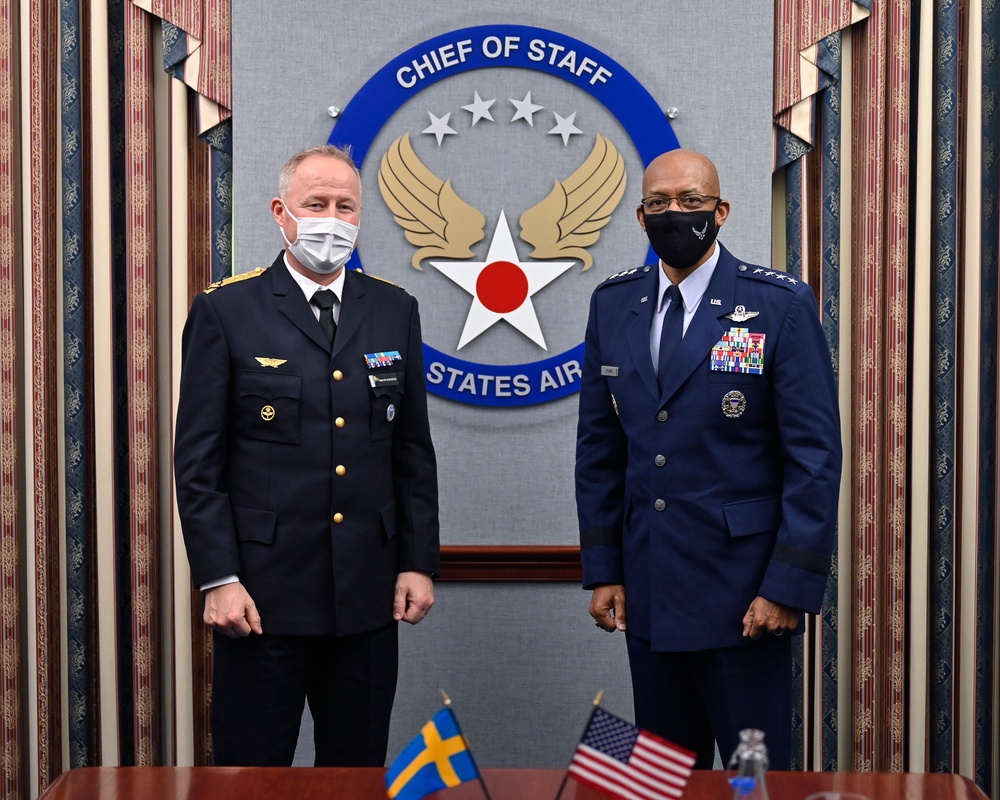 CSAF Brown meets Swedish Maj. Gen. Edstrom