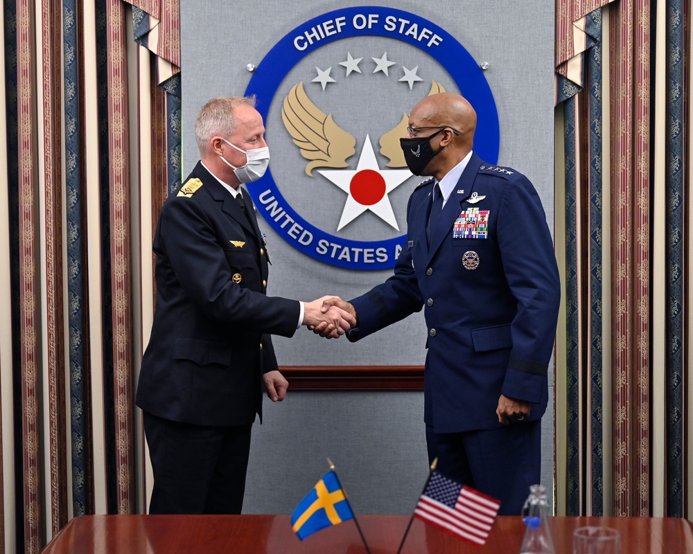 CSAF Brown meets Swedish Maj. Gen. Edstrom