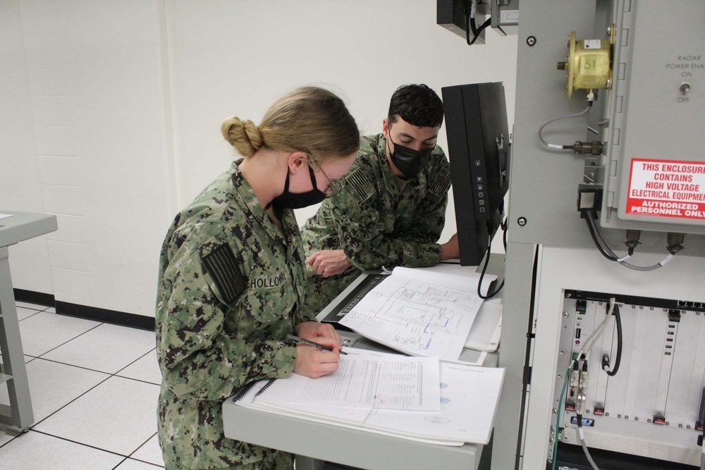 Electronics Technician (ET) &quot;A&quot; School at Center for Surface Combat Systems Unit Great Lakes Radar Lab