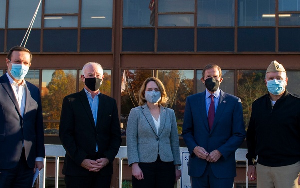 Deputy Secretary of Defense Tours SUBASE New London