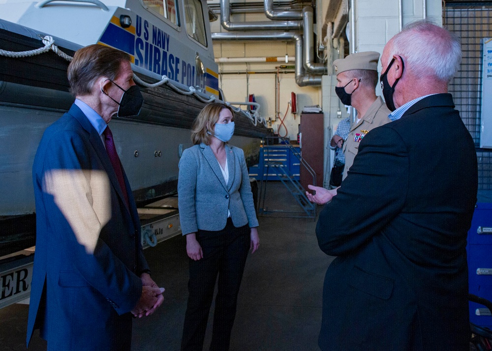 Deputy Secretary of Defense Tours SUBASE New London