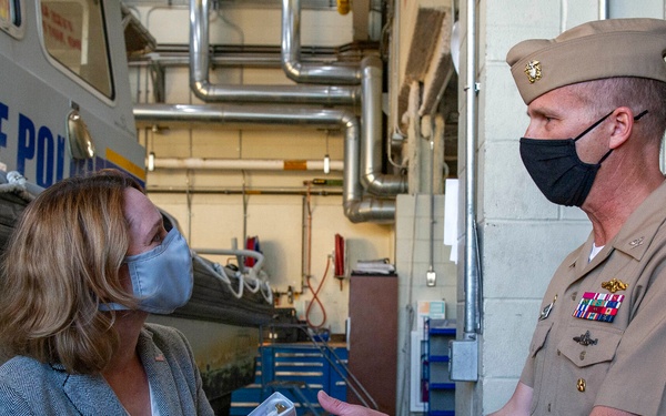 Deputy Secretary of Defense Tours SUBASE New London