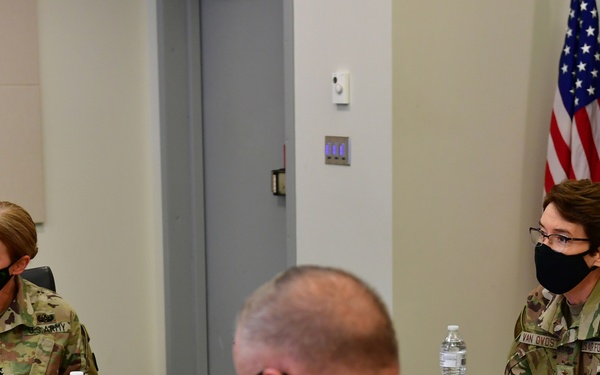 USTRANSCOM commander makes first visit to SDDC