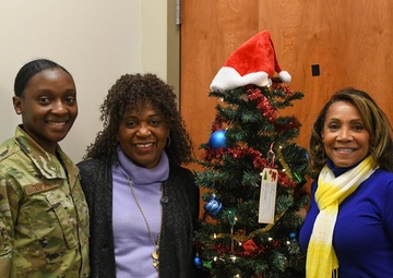 Saber family sponsors Airmen this holiday season
