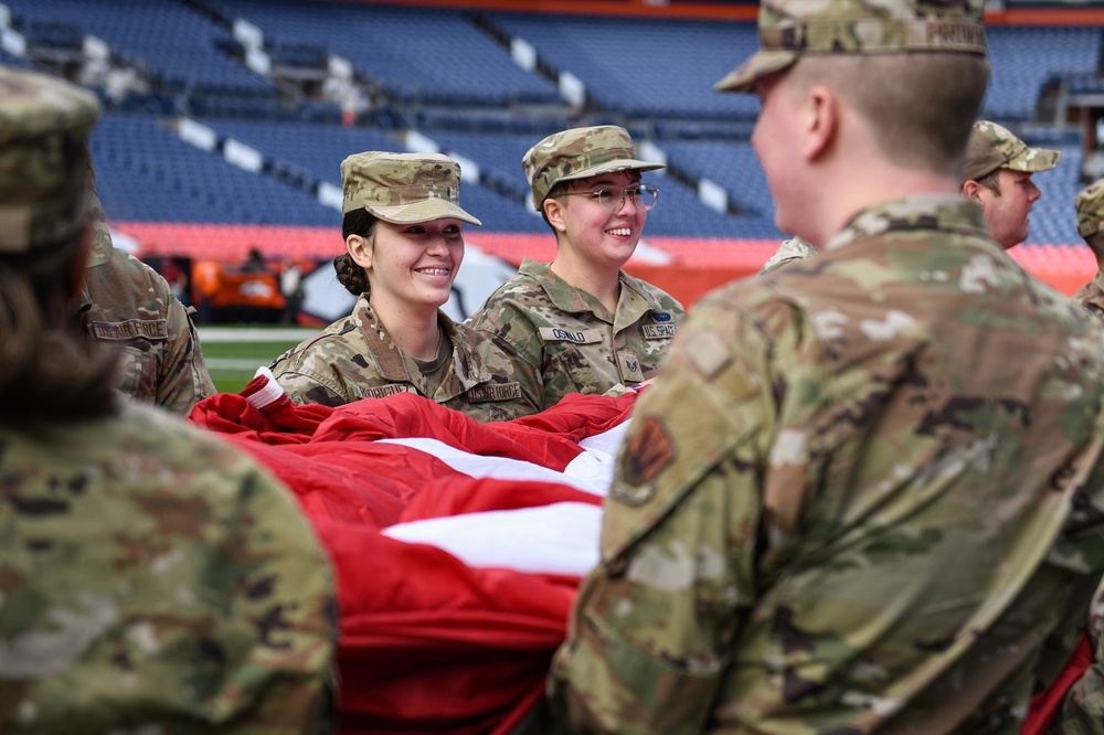 DVIDS Images Denver Broncos Salute to Service [Image 1 of 9]