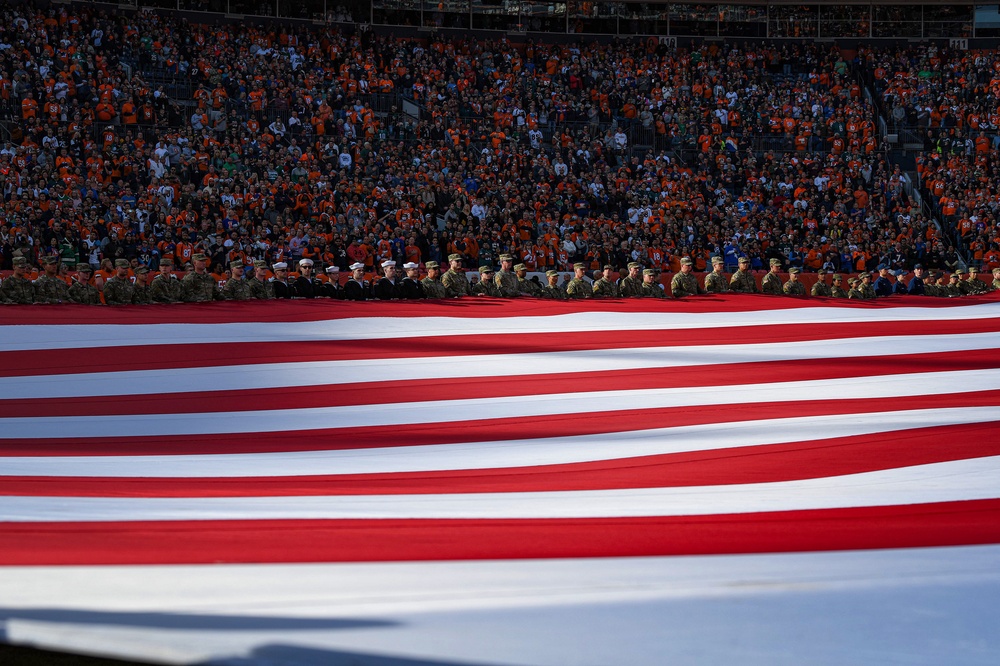 DVIDS Images Denver Broncos Salute to Service [Image 8 of 9]