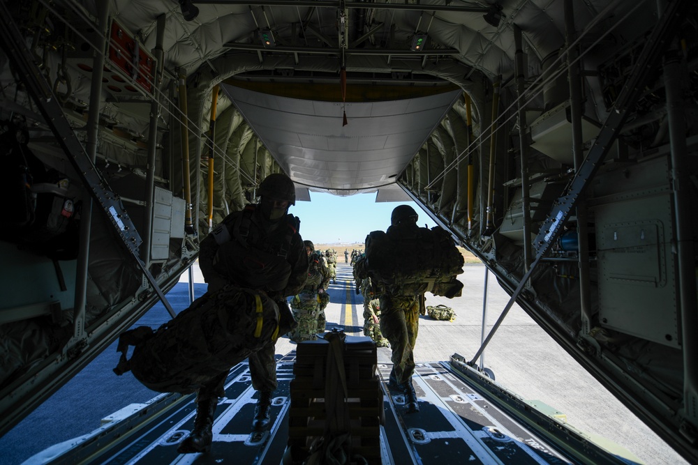U.S-Japan conducts airborne operation