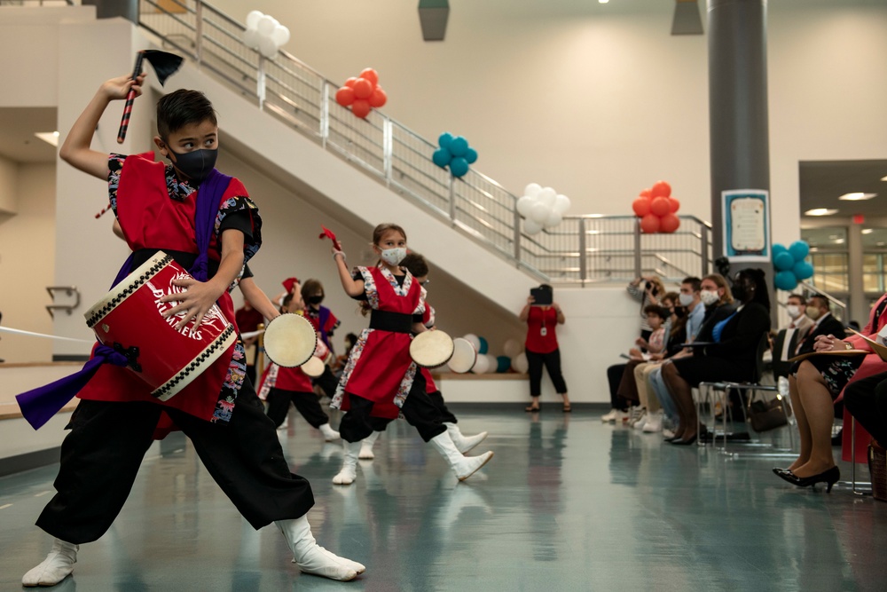 Bob Hope Elementary opens with ribbon cutting ceremony