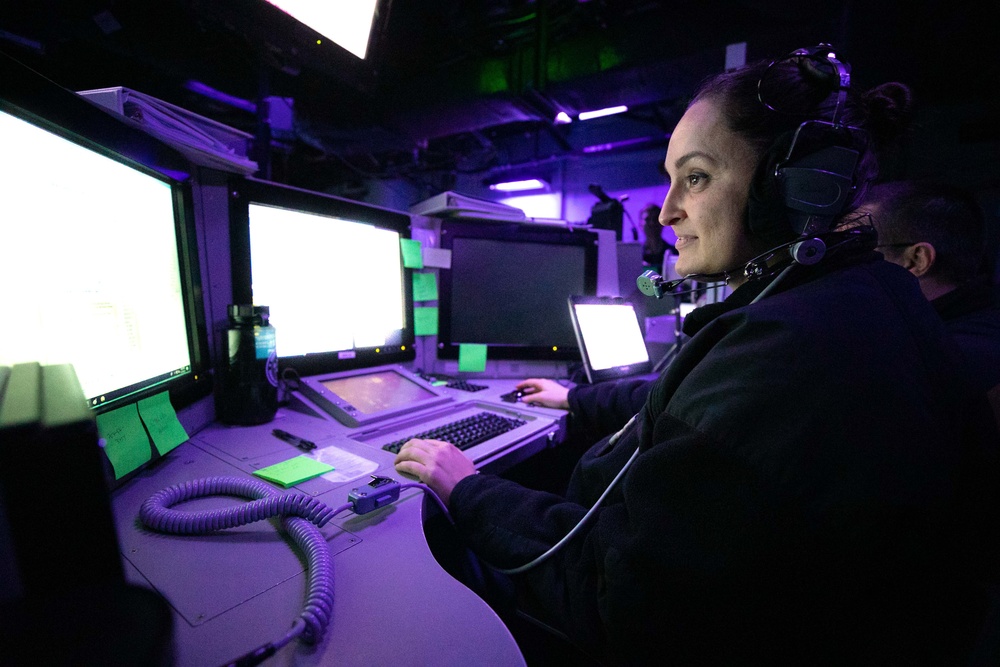USS Sioux City Sailor Monitors Fleet Chat During a C-ISR Drill