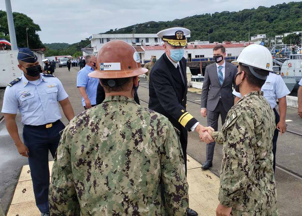 Commander of U.S. Naval Forces Southern Command/U.S. 4th Fleet and Acting Deputy Chief of Mission of the U.S. Embassy Visit Salvage Site