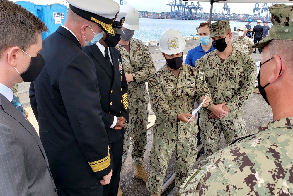 MDSU 2 Sailor Briefs 4th Fleet Commander and Acting Deputy Chief of Mission U.S. Embassy Panama During Salvage Site Visit