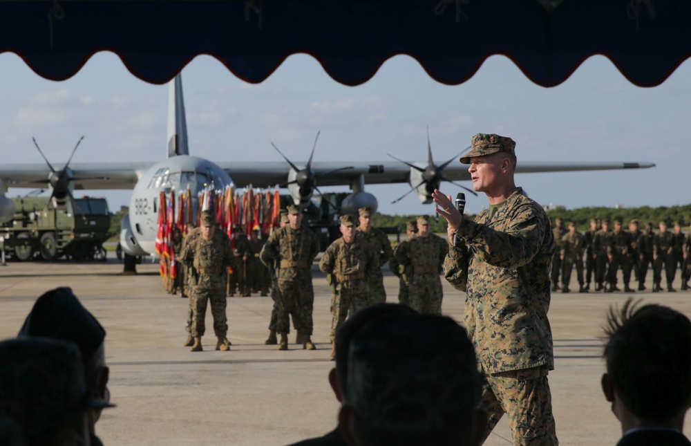 COMMARFORPAC Attends III MEF Change of Command