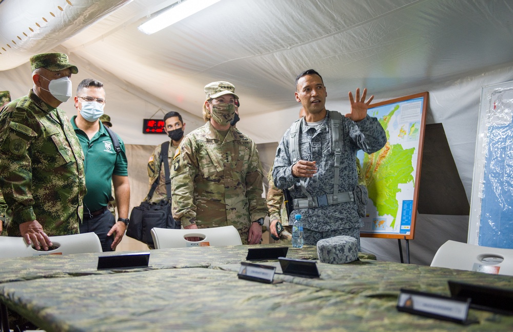 SOUTHCOM Commander Visits Colombia