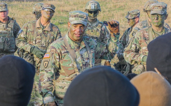FORSCOM General speaks to Screaming Eagles