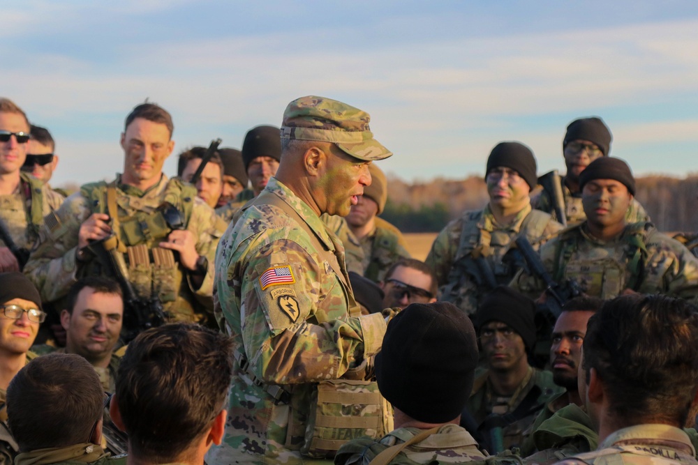 FORSCOM General speaks with soldiers during Lethal Eagle
