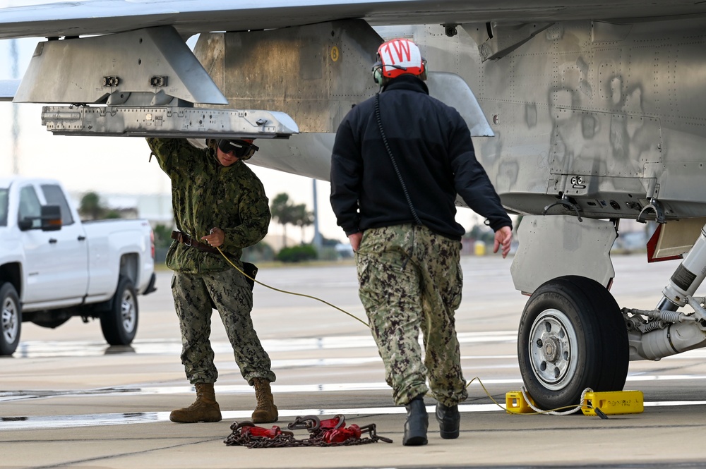 Lemoore F/A-18s Arrive at Tyndall for WSEP