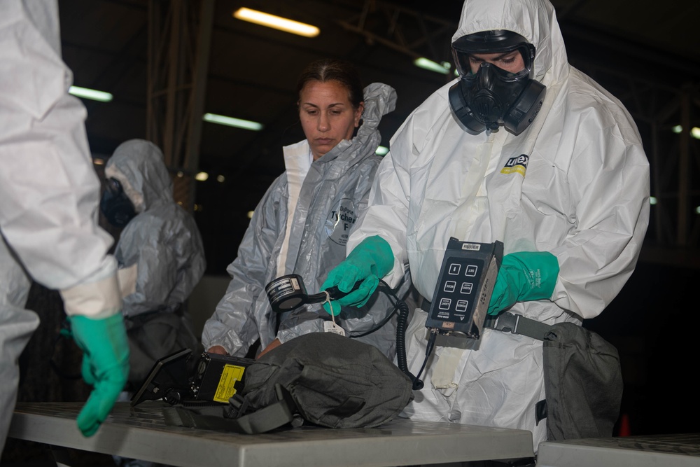 39th CES EM conducts contamination control station training