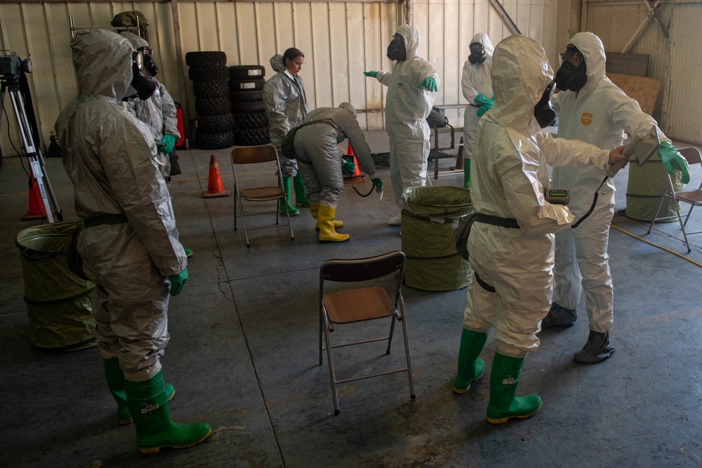 39th CES EM conducts contamination control station training