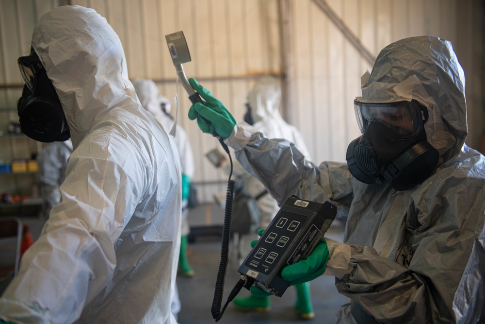 39th CES EM conducts contamination control station training