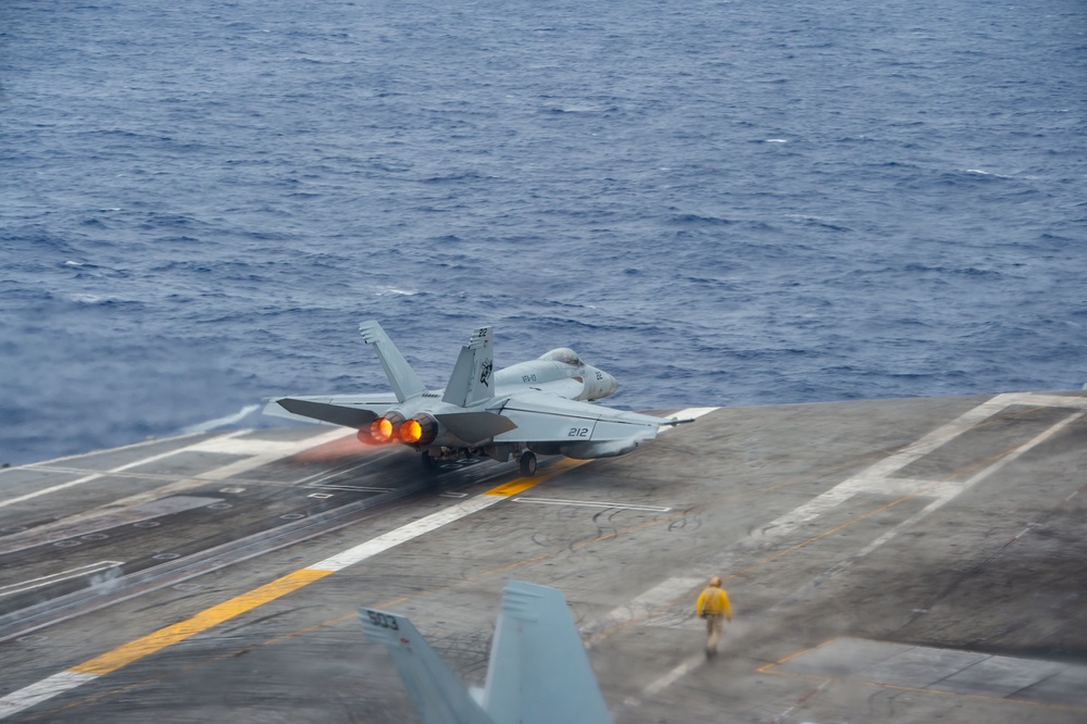 USS Carl Vinson (CVN 70) Conducts Flight Operations in Philippine Sea