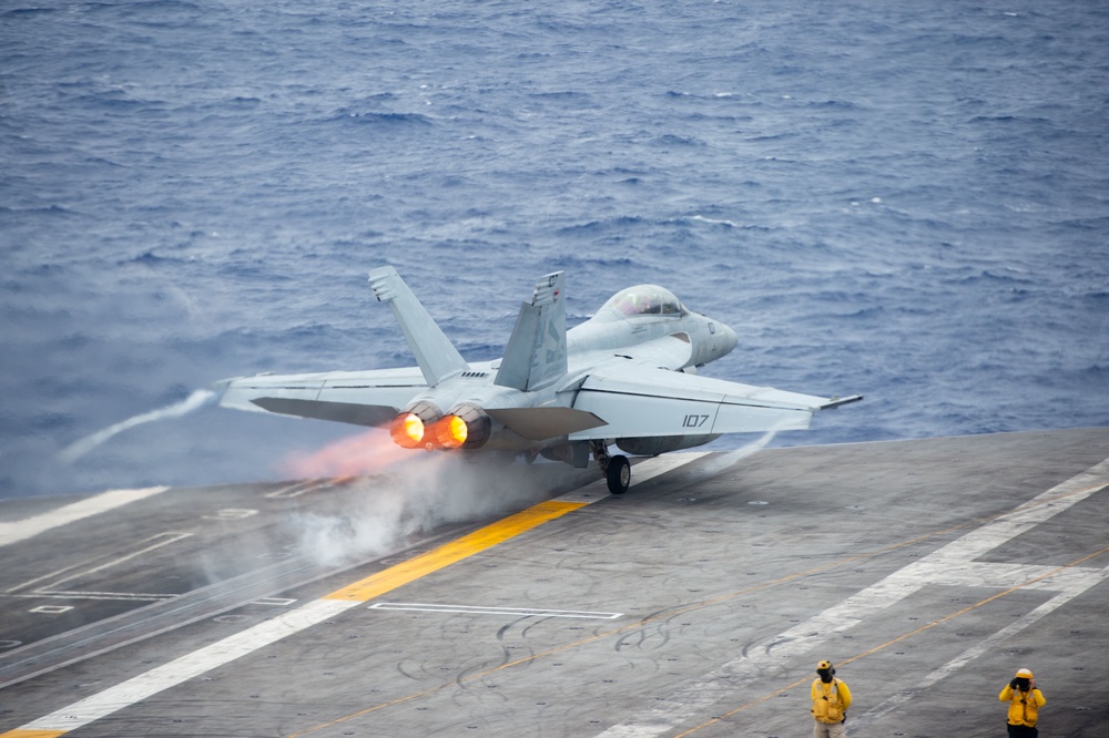 USS Carl Vinson (CVN 70) Conducts Flight Operations in Philippine Sea