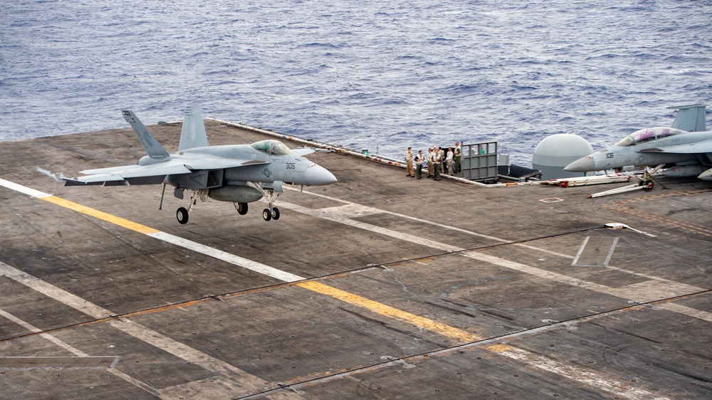 USS Carl Vinson (CVN 70) Conducts Flight Operations in Philippine Sea