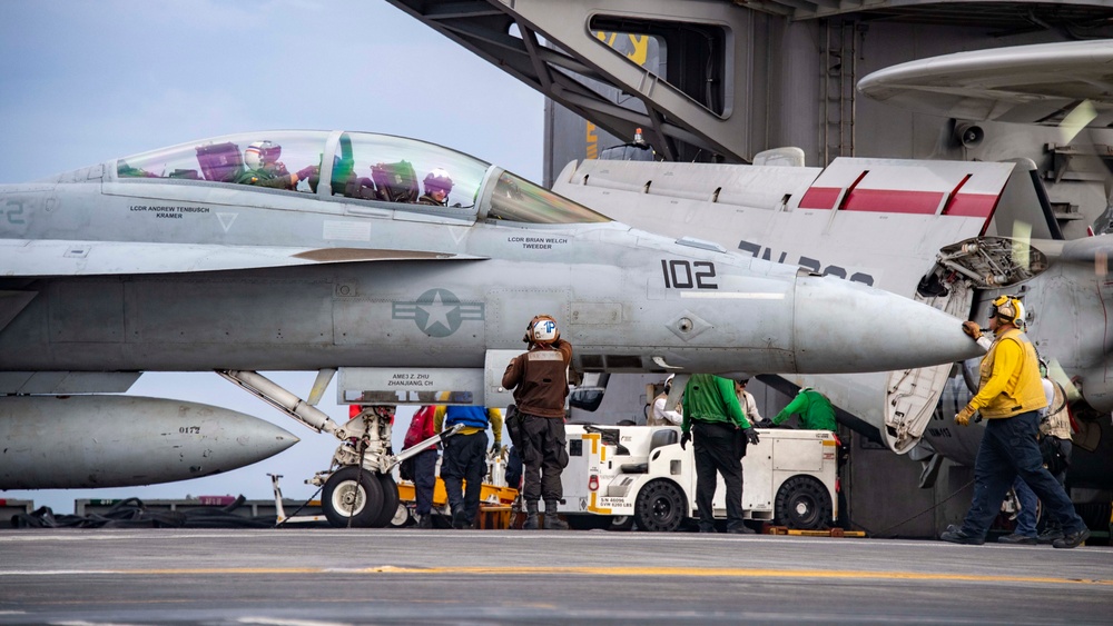 USS Carl Vinson (CVN 70) Conducts Flight Operations in Philippine Sea