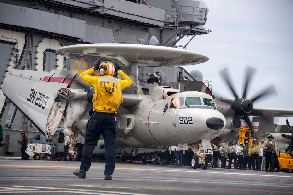 USS Carl Vinson (CVN 70) Conducts Flight Operations in Philippine Sea