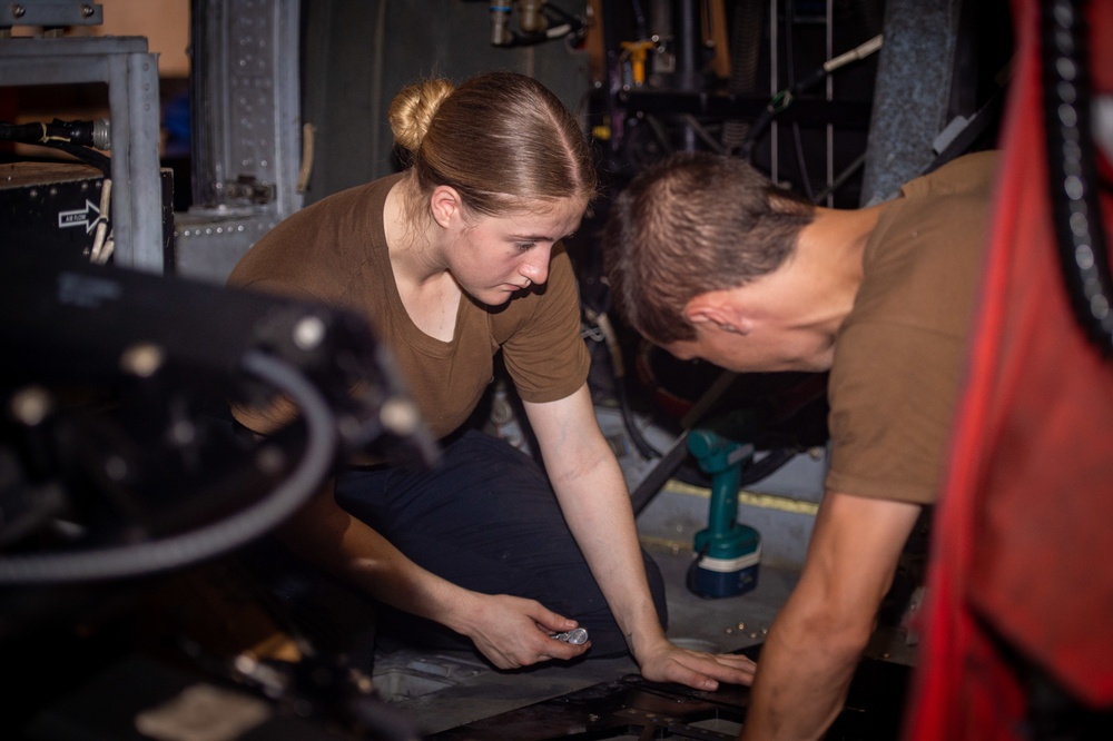 USS Carl Vinson (CVN 70) Sailors Conduct Maintenance in the Philippine Sea